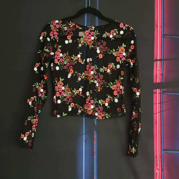 Kimchi Blue @ UO Floral Embroidered Mesh Crop Top - Picture 3 of 6